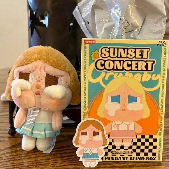 POP MART Accessories - Pop Mart Crybaby Sunset Concert Series -- Beige Blue
